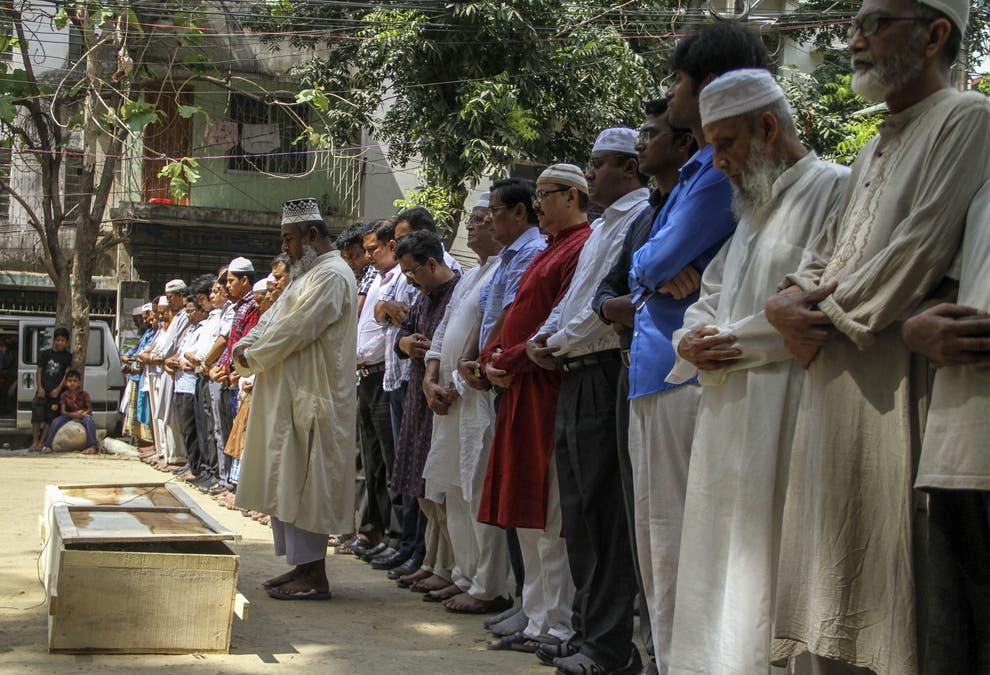 Relatives and friends at the funeral prayer of Bangladeshi activist Xulhaz Mannan in Dhaka in 2016 - Avaz