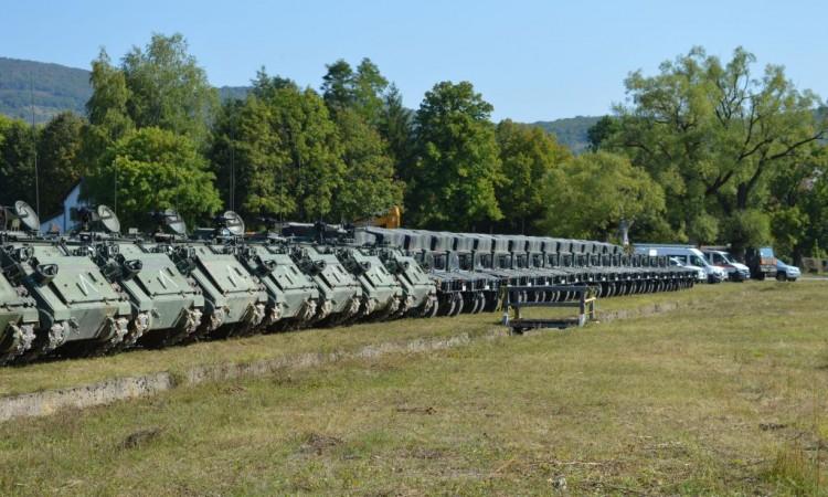 The parade of the Battalion Group of Light Infantry (INF-L-BNG) started a four-day exercise today at the barracks "Mika Bosnić", in the Combat Training Center in Manjača - Avaz