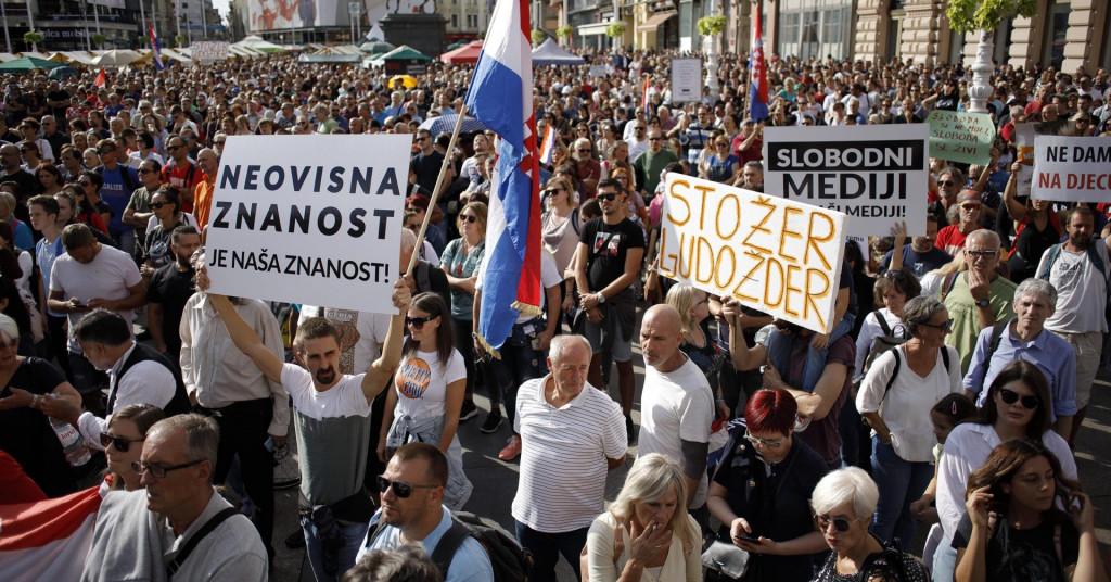 Na skupu antivaksera u Zagrebu osuđeni ubica govorio o "genocidnim vakcinama"