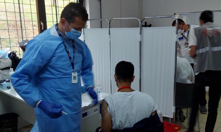 Vaccination of migrants in the reception center Ušivak