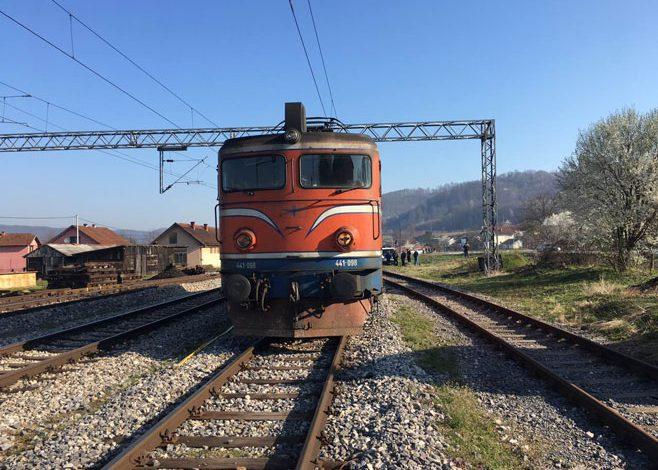 Teretni voz usmrtio vozača automobila na pružnom prijelazu: Mašinovođa uzalud davao zvučne signale