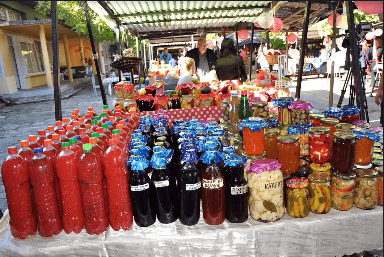 Održan tradicionalni „Karavan zimnice“: Bogata ponuda domaćih, prirodnih i zdravih proizvoda