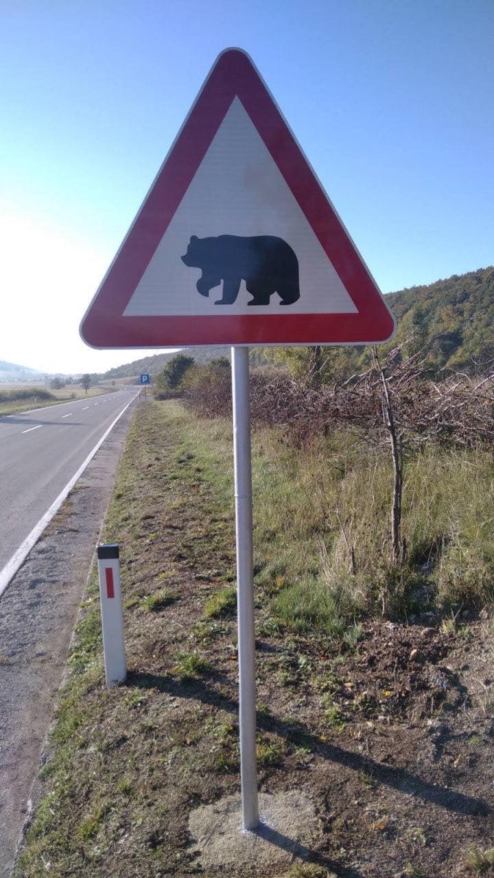 Prvi znak sa siluetom mrkog medvjeda - Avaz