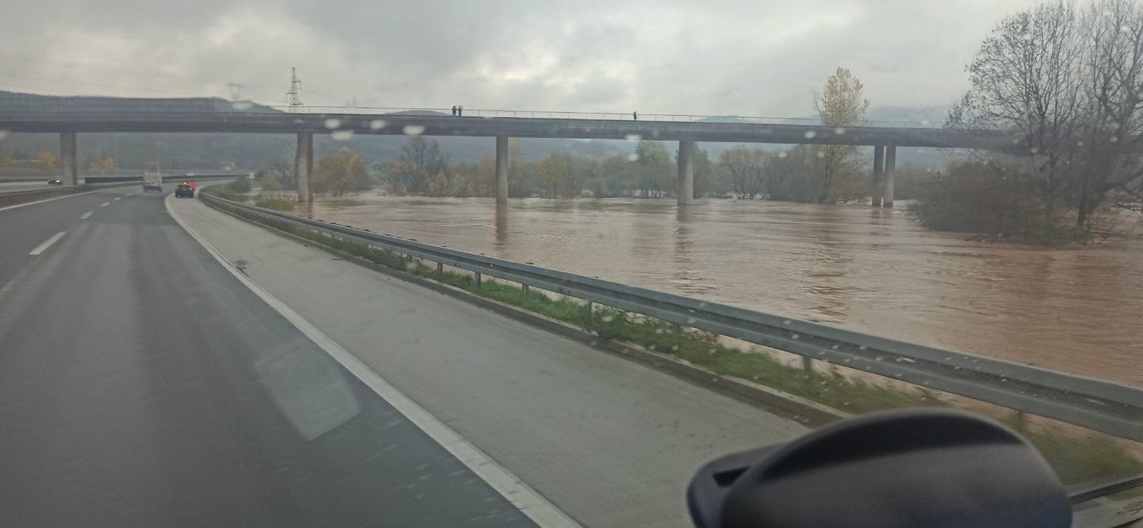 Kod petlje Butile izlila se rijeka Bosna - Avaz