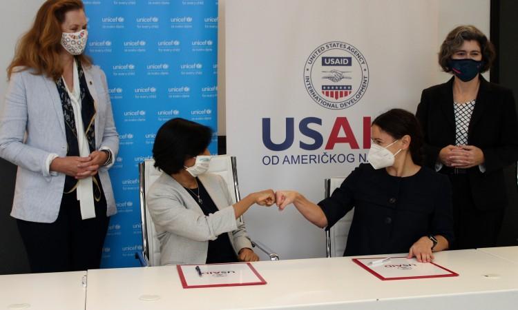 The start of the joint project was marked by the signing of an agreement between USAID Program Director Savannah Thomas Arrigo and UNICEF Representative in B&H Rownak Khan - Avaz