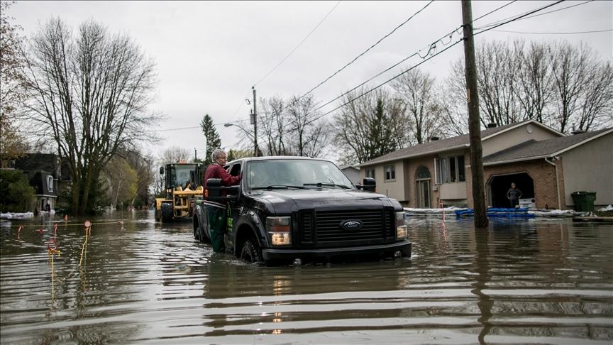 Thousands forced from homes on west coast of Canada