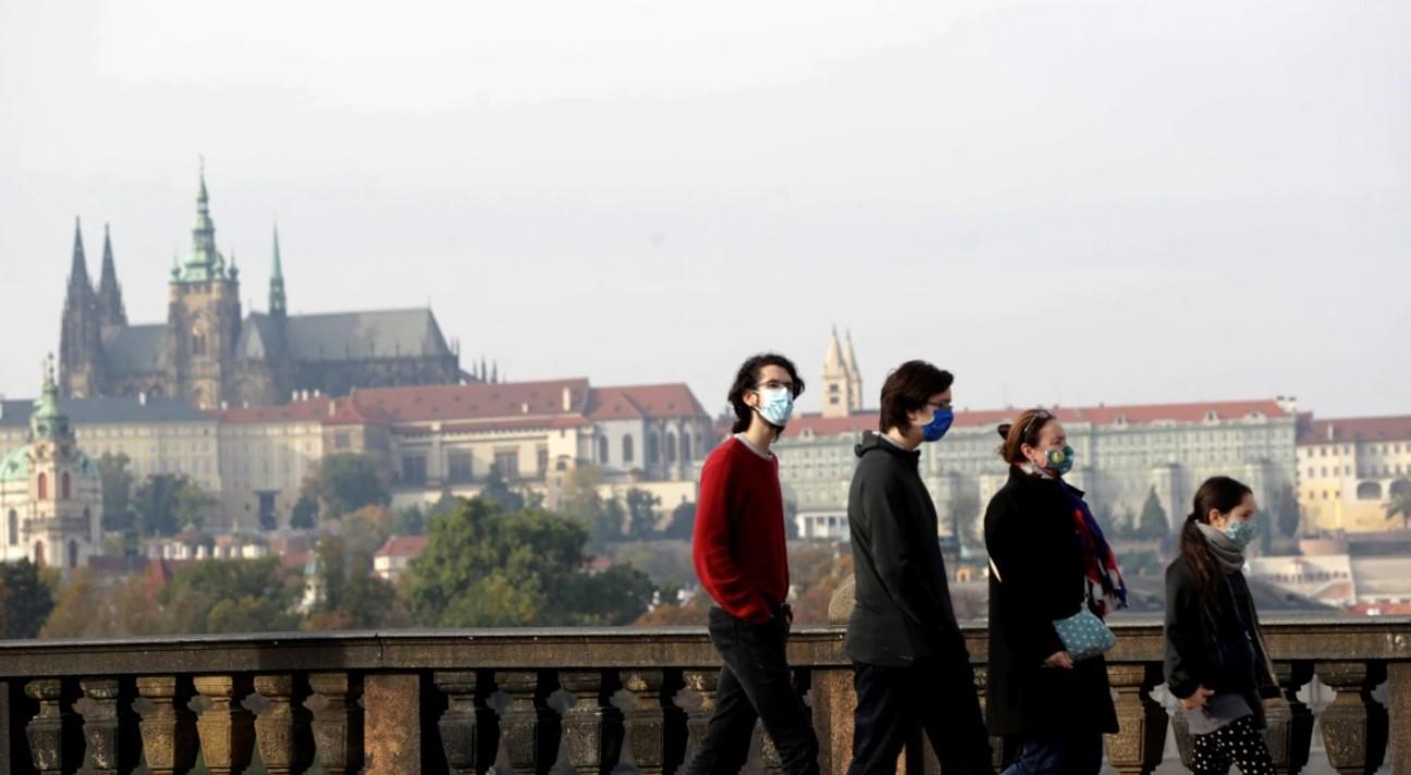 Češka razmatra uvođenja vanrednog stanja zbog porasta zaraženih od Covid-19