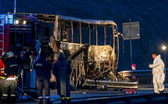 Zapaljeni autobus - Avaz