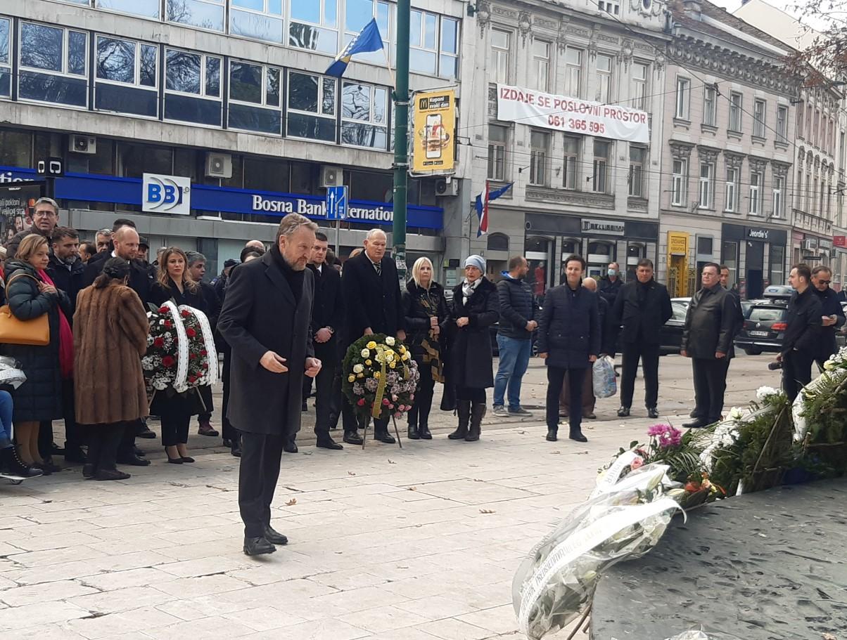 Zvaničnici položili cvijeće i odali počast ubijenoj djeci opkoljenog Sarajeva