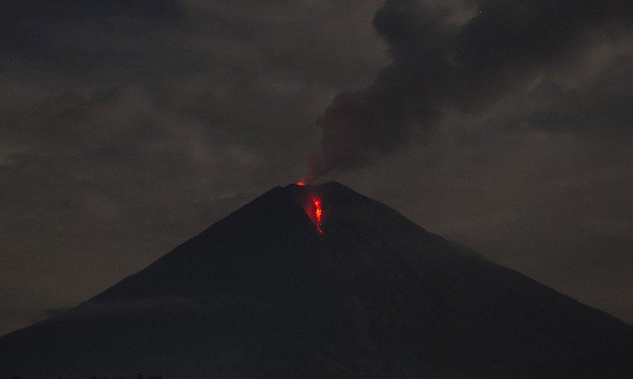 Jedna osoba poginula u vulkanskoj erupciji