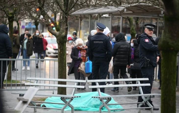 Užas u Banjoj Luci: Na Trgu Krajine čovjek se srušio i preminuo