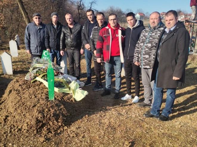 Rudari na mezaru Raifa Čamdžića - Avaz