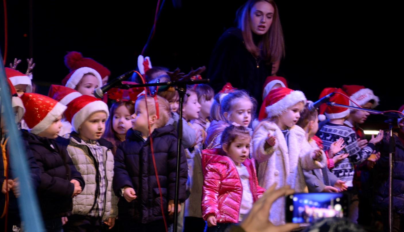 Mostarski Advent nudi bogatu ponudu posjetiocima - Avaz