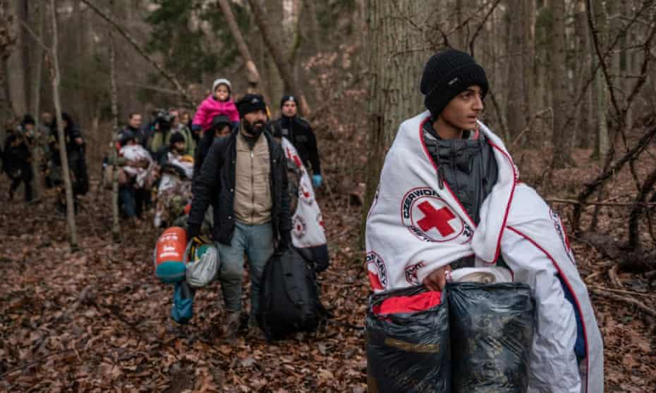 Migranti zapeli na ničijoj zemlji - Avaz