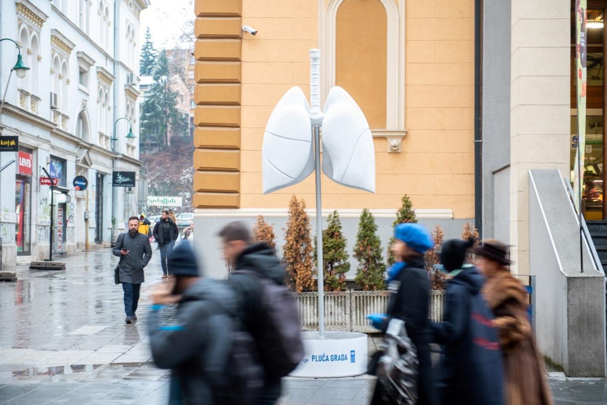 Postavljena instalacija "Zdrava pluća": Građani će moći pratiti kako na njih utječe zagađeni zrak