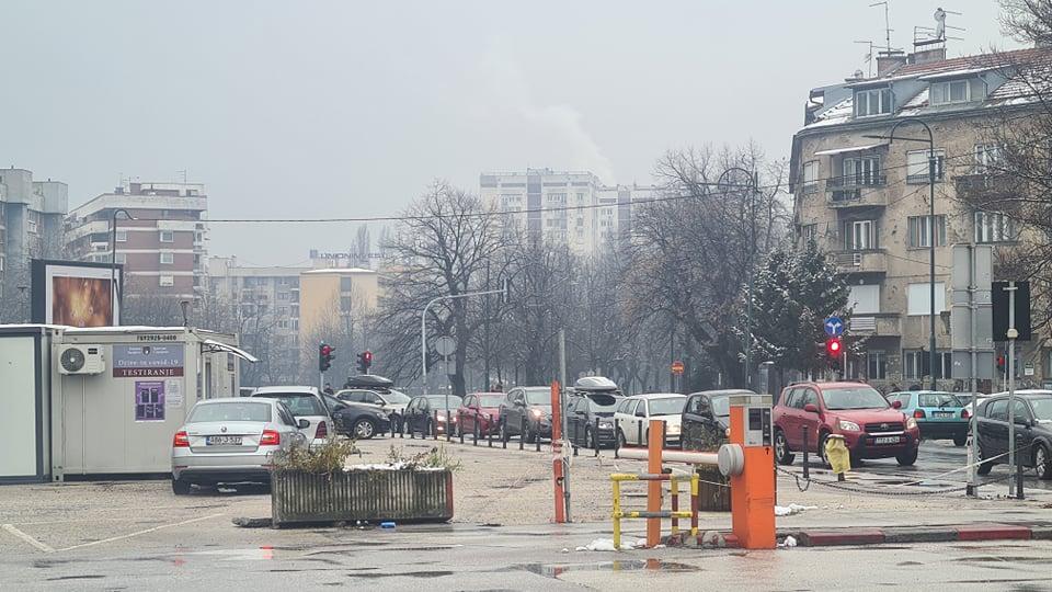 Gužve na Drive-in punktu na Vrbanji - Avaz