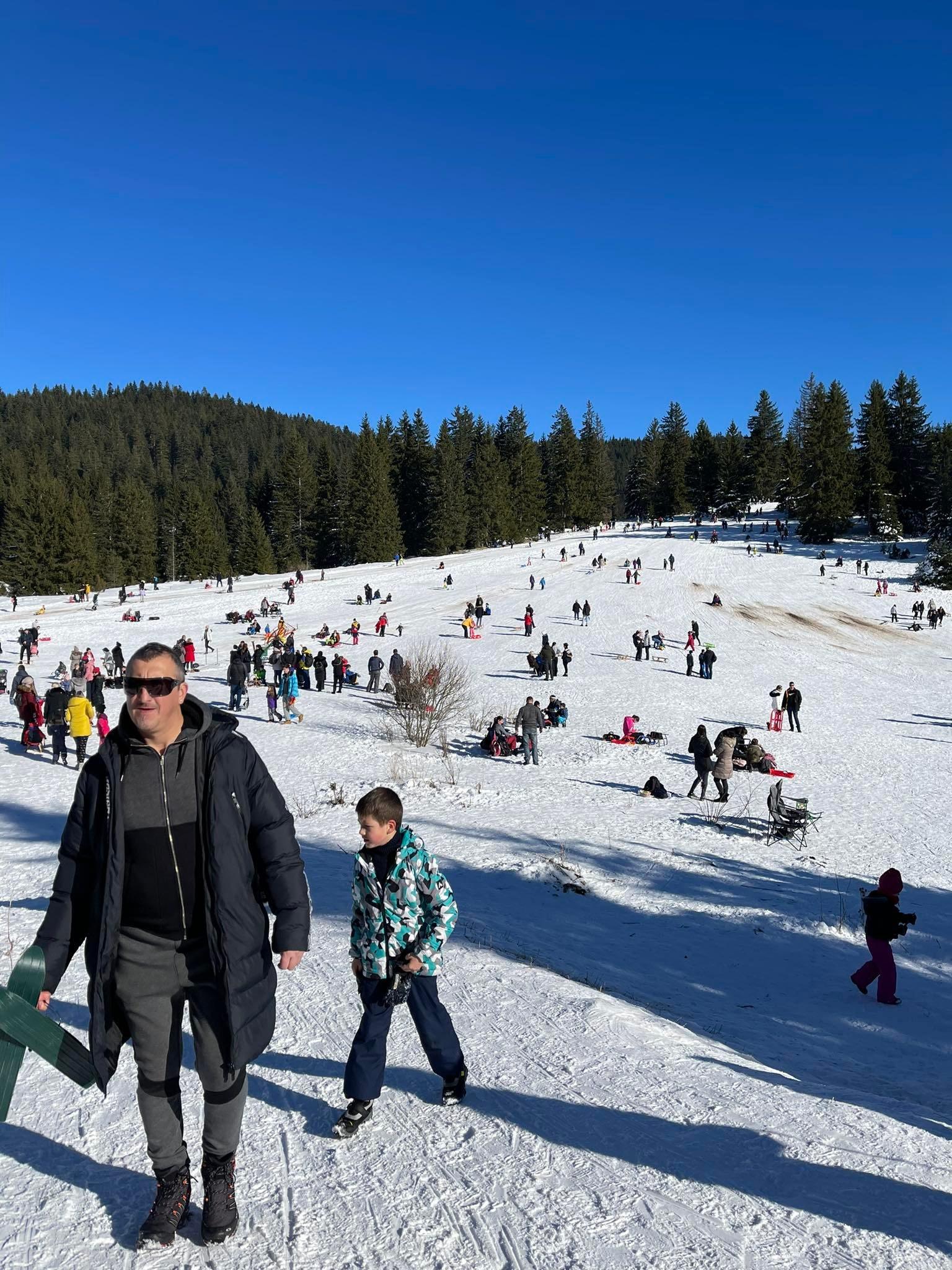 Brojni građani nedjelju iskoristili za posjetu Igmana - Avaz