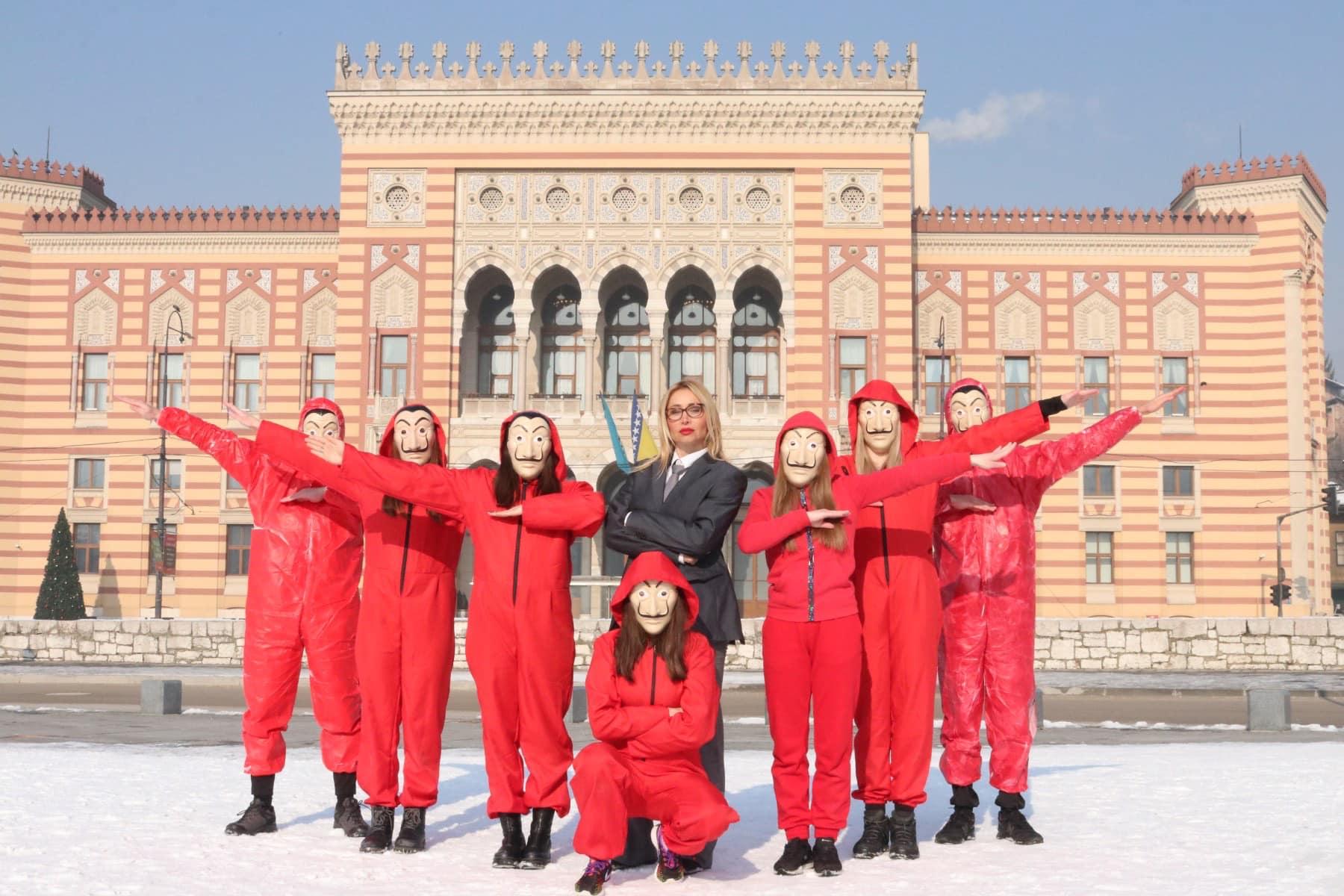 Studenti u sarajevskoj Vijećnici izveli plesni performans na temu Netflixove serije "La casa de Papel"