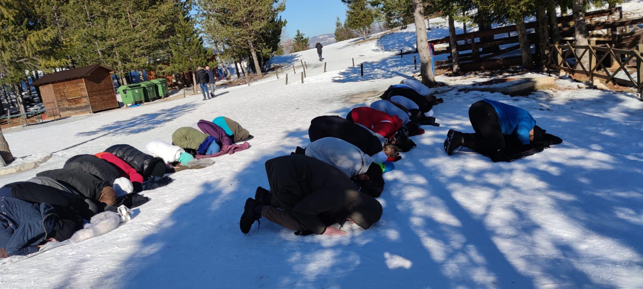 Klanjali podne-namaz na Trebeviću - Avaz