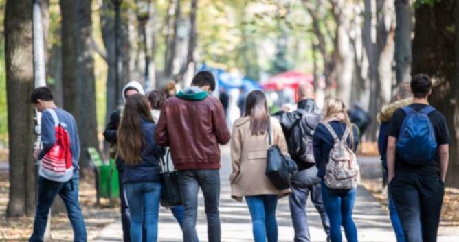 Najveći broj mladih koji imaju završenu višu školu, fakultet, magisterij i doktorat, a nezaposleni su, ima između 25 i 29 godina - Avaz