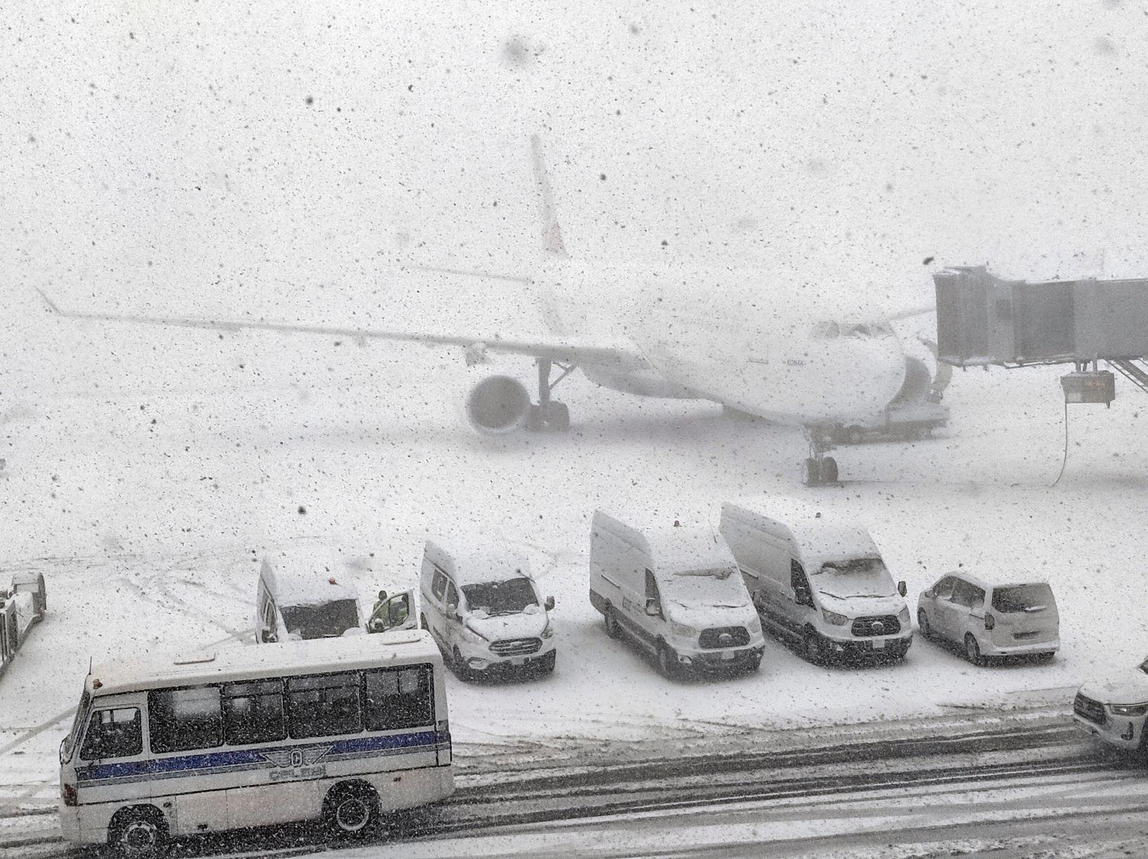 Aerodrom Istanbul privremeno zatvoren zbog snijega - Avaz