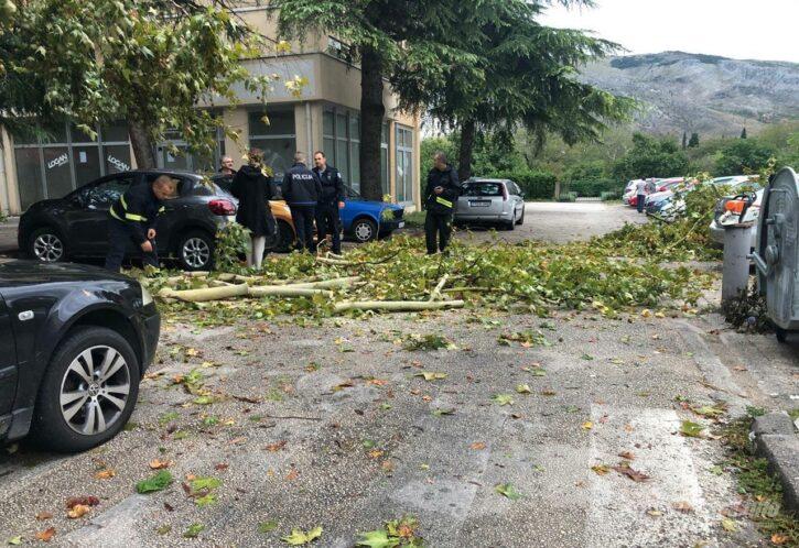 Zbog jakih udara vjetra u Hercegovini i većem dijelu Bosne na snazi meteoalarm