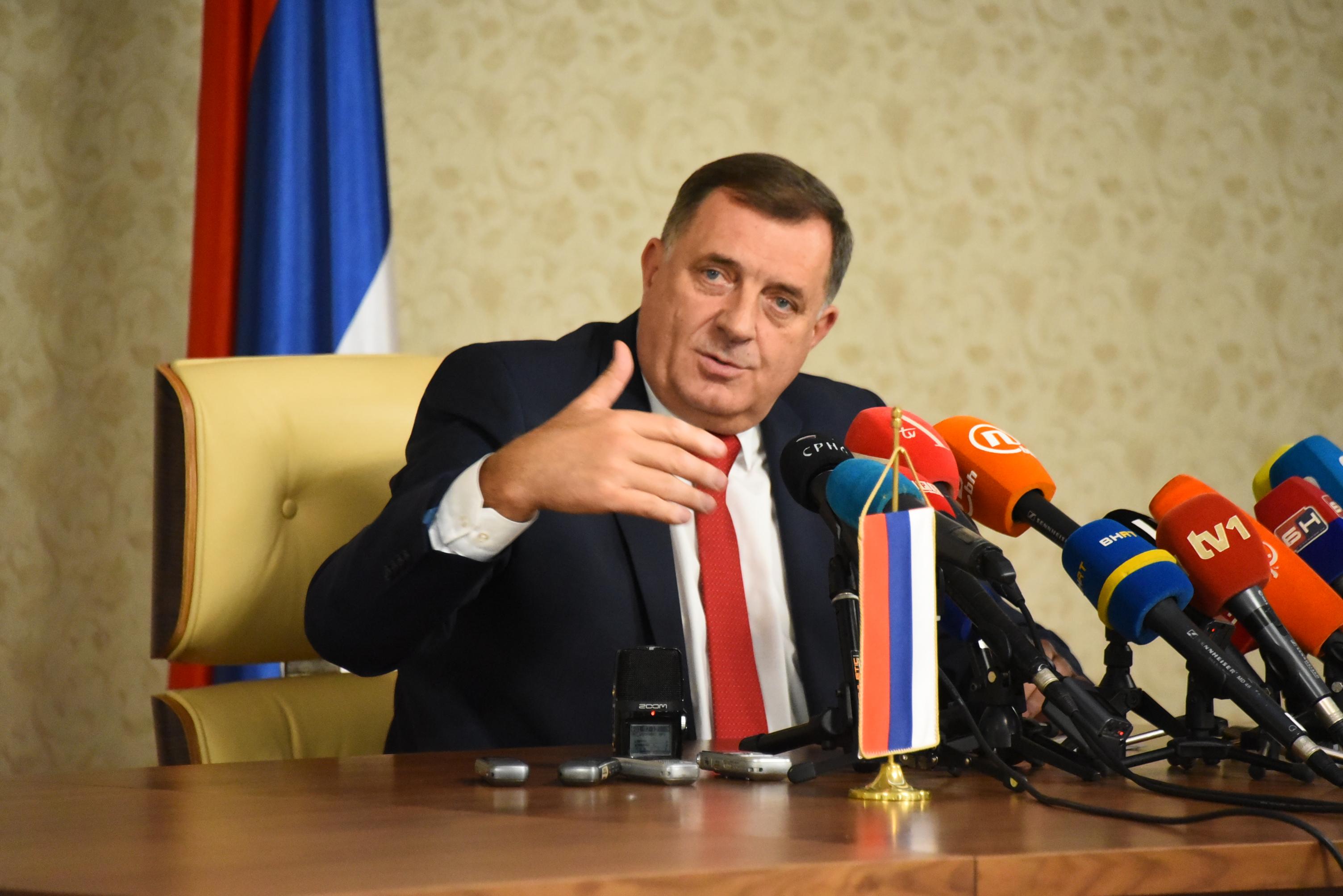 Dodik: Zapjevao stihove nacionalističke pjesme - Avaz