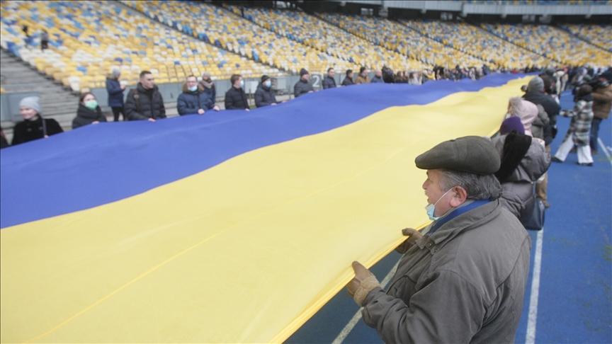 Ukrainians observe "Day of Unity" amid stand-off with Russia