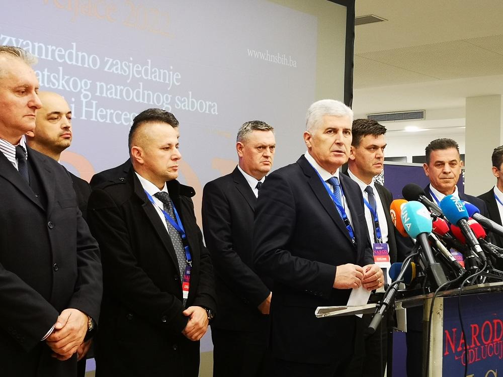 Dragan Čović pročitao zaključke HNS-a: Nema uslova za održavanje izbora, neće se dopustiti preglasavanje Hrvata