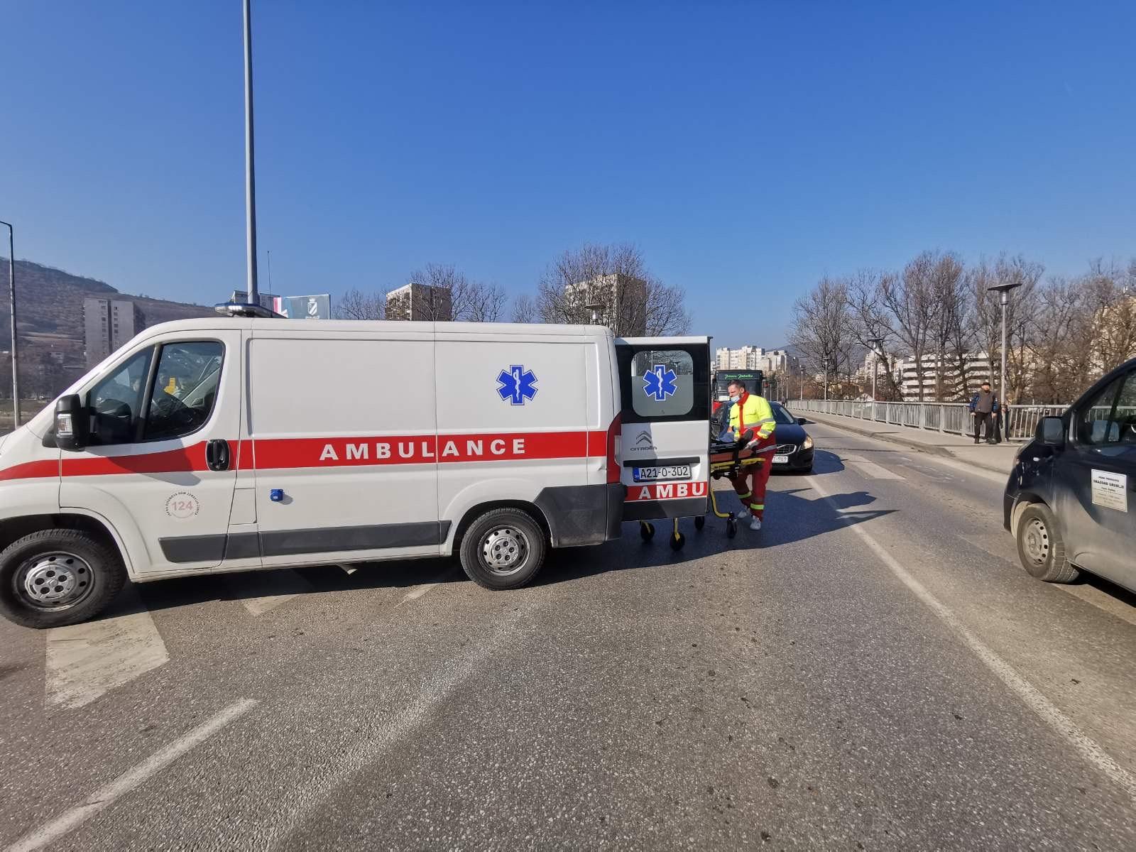 Pješak prevezen u bolnicu - Avaz