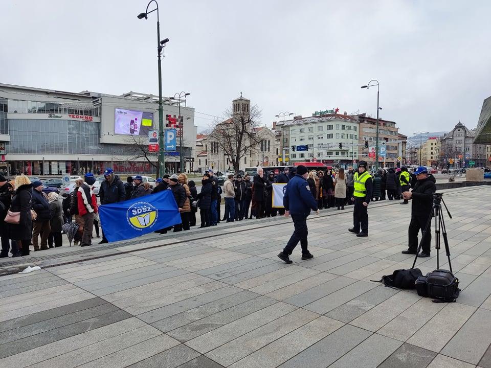 Održani protesti državnih službenika - Avaz