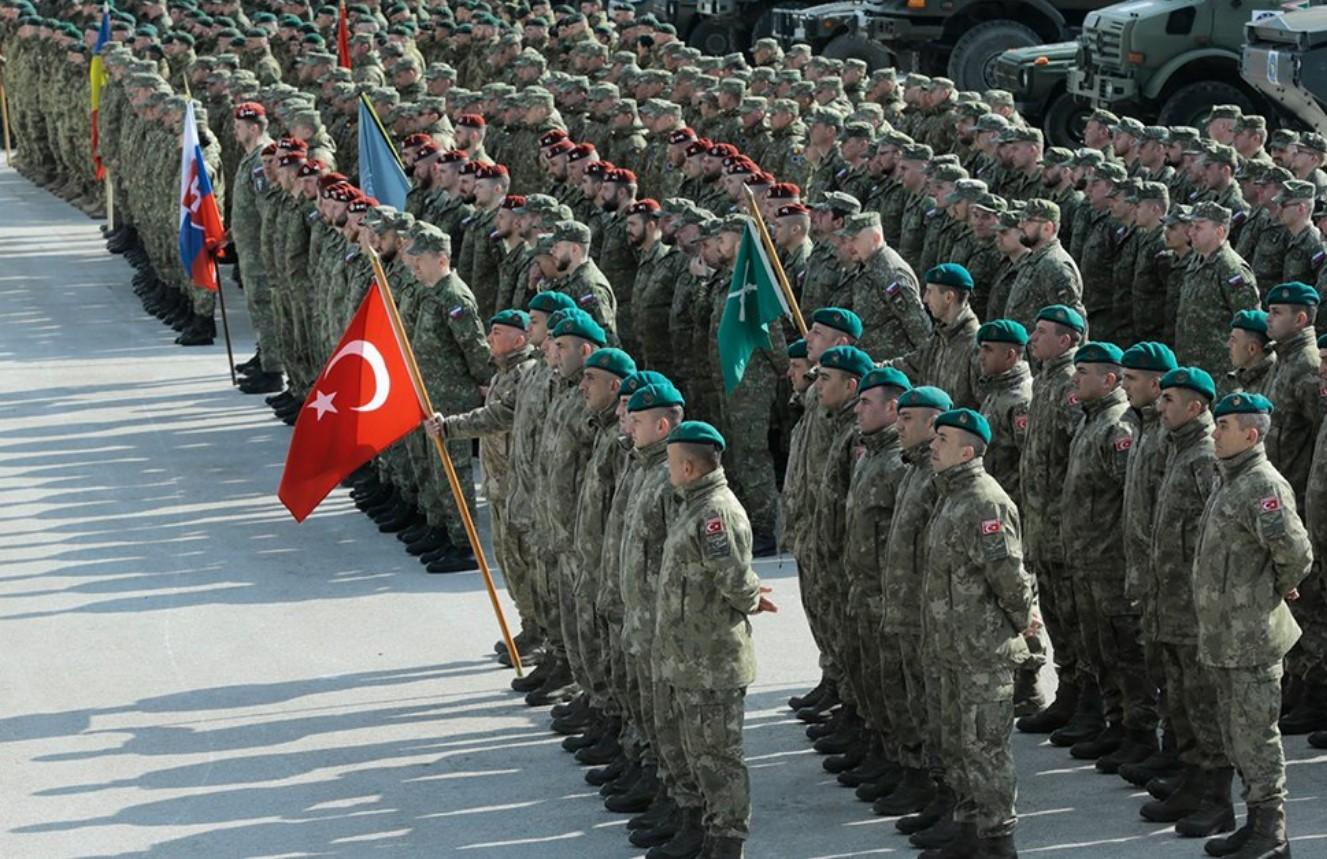 Postrojavanje pripadnika EUFOR-a: Možemo pozvati i dodatne rezervne snage ako bude potrebno