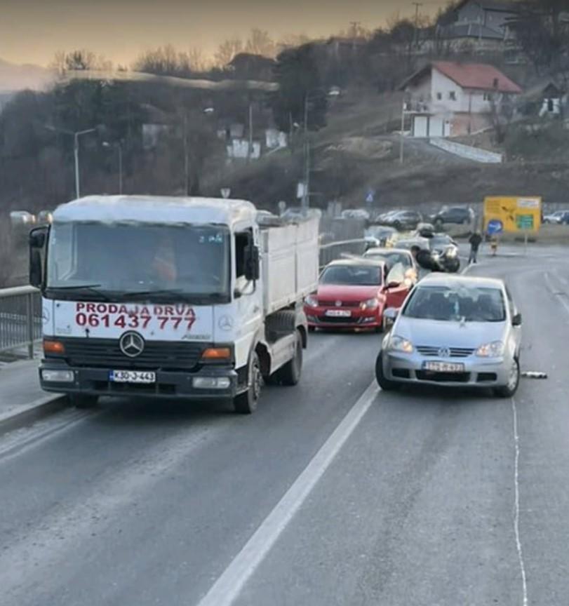 Saobraćajna nesreća kod Vogošće: Učestvovalo nekoliko automobila