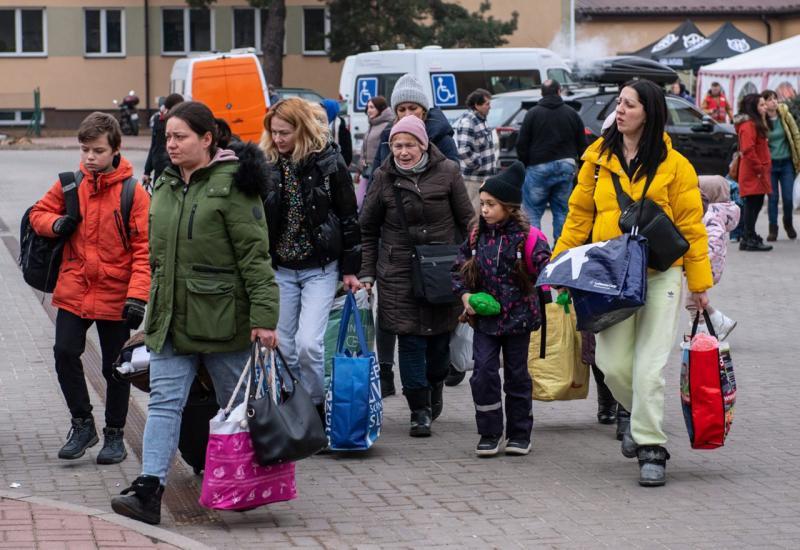 Veliki broj ukrajinskih izbjeglica na željezničkoj stanici u Krakovu