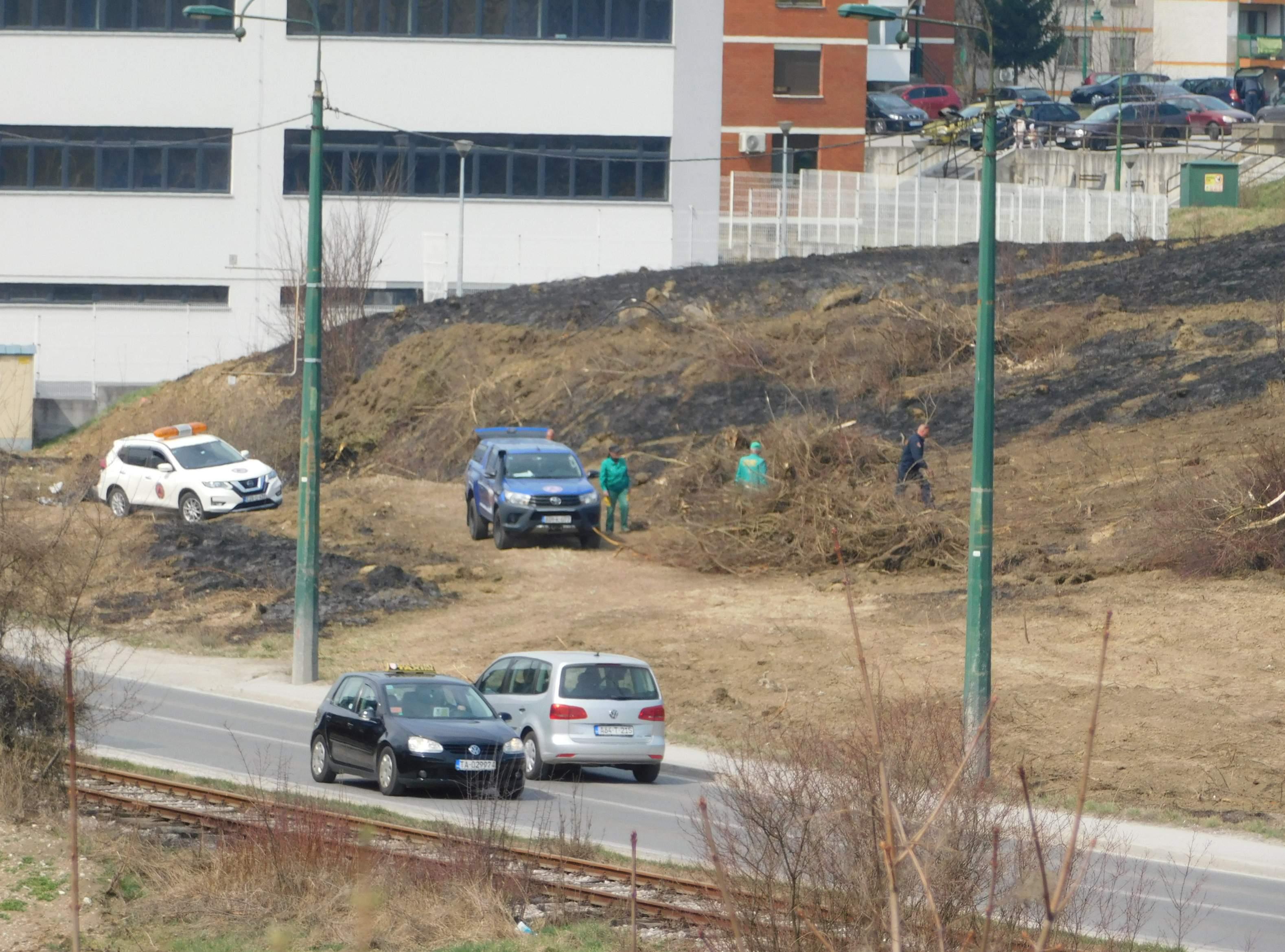 Ekipe "Rada" čistile šiblje, pa našle ručnu bombu pored fakulteta