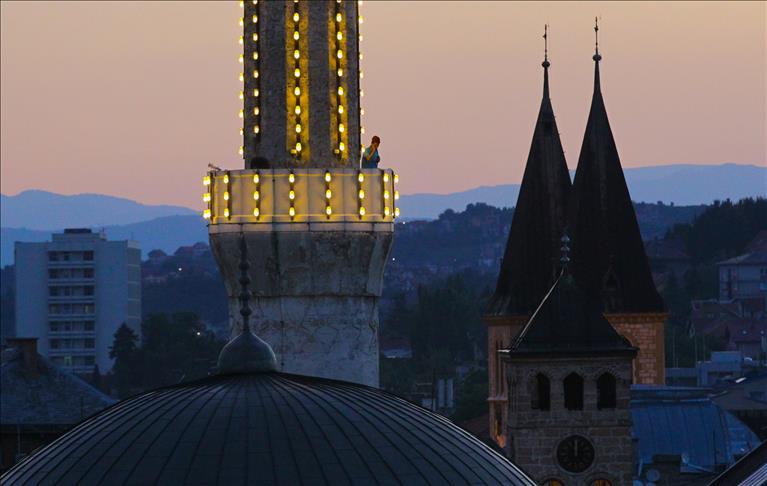 Iftar uz "Avaz": Dođi, najdraži, siđi sa brda svjetlosti