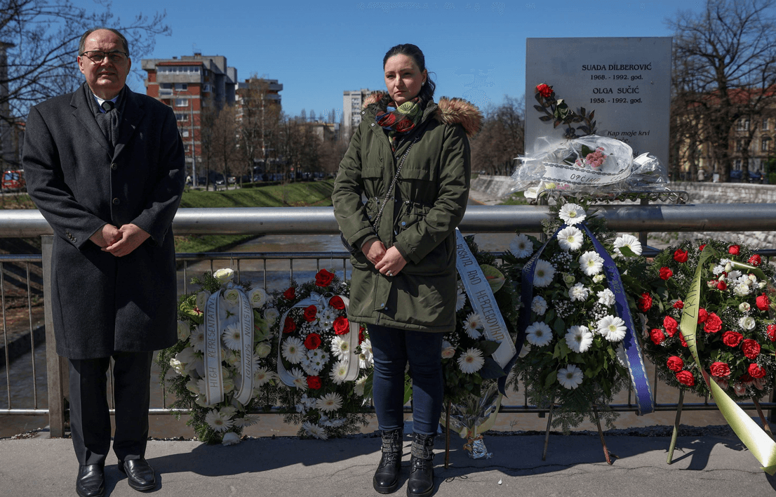 Kristijan Šmit odao počast prvim žrtvama agresije na BiH Olgi Sučić i Suadi Dilberović