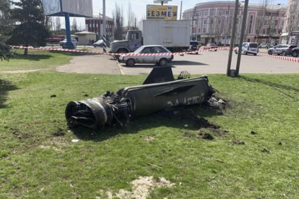 Pronađeni ostaci rakete koja je pogodila stanicu, na njoj piše "Za djecu"?