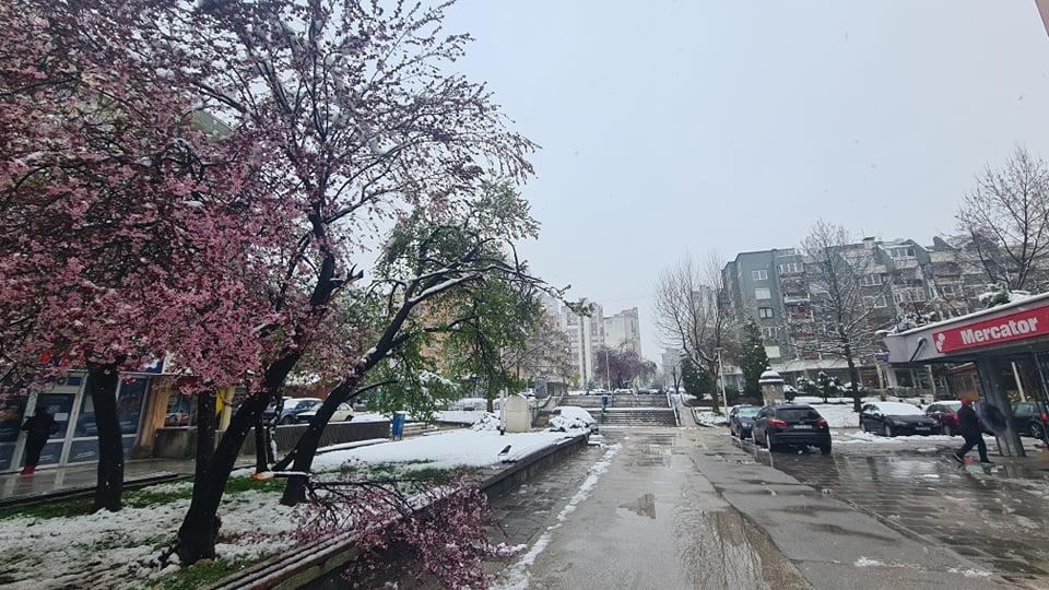 Snijeg napadao tokom noći - Avaz