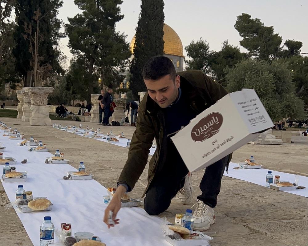 Ozdemir je lično dijelio iftarske obroke - Avaz