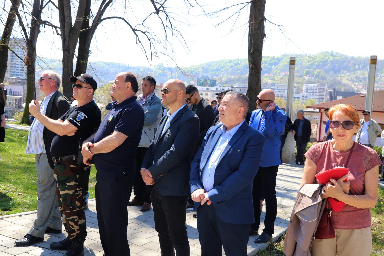 Brojne delegacije obilježile Dan Armije RBiH - Avaz