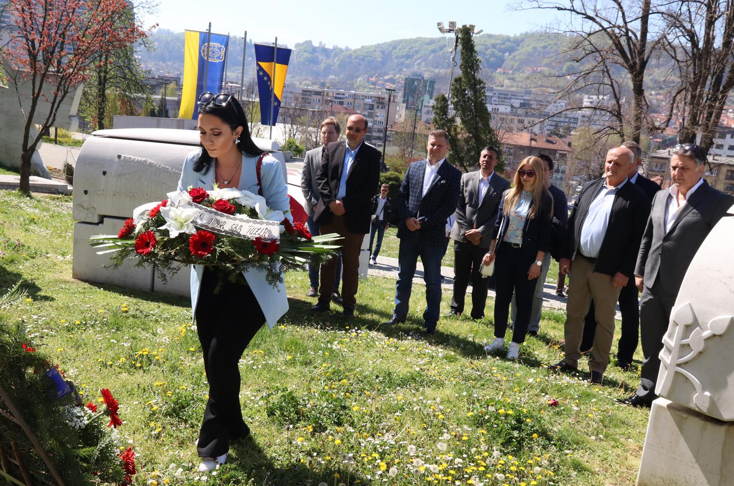 Polaganje cvijeća - Avaz