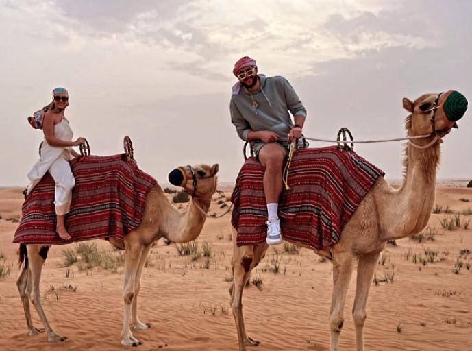 Dok se oporavlja od povrede: Nurkić odmor u Dubaiju iskoristio za jahanje deva