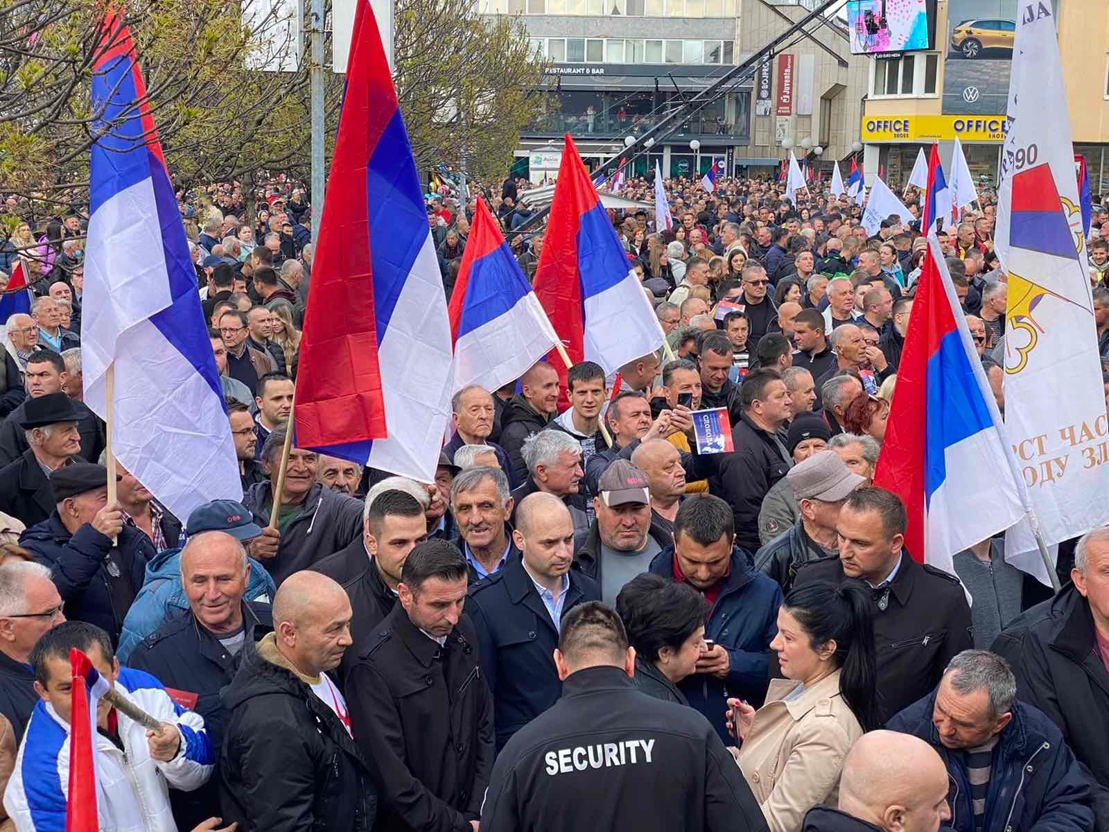 Hiljade ljudi na Trgu Krajine - Avaz