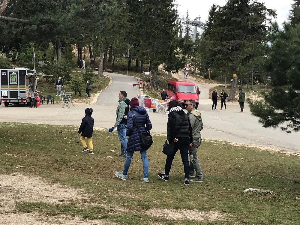 Uživanje u prirodi i čistom zraku: Brojne Sarajlije i turisti danas na Trebeviću