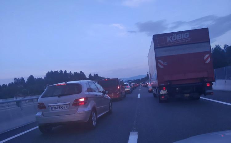 Velike gužve na autoputu - Avaz