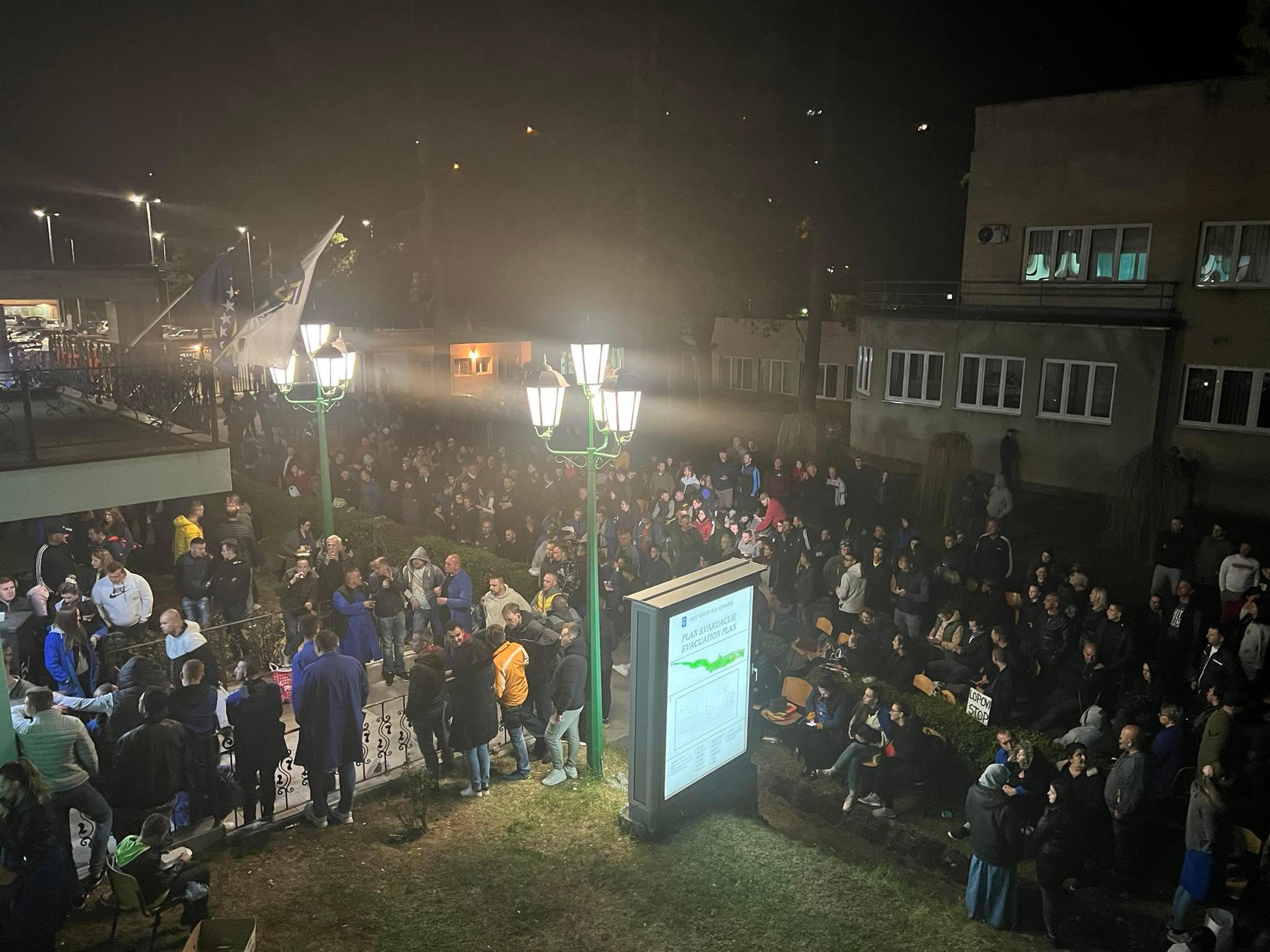 Protesti trajali do kasno u noć - Avaz