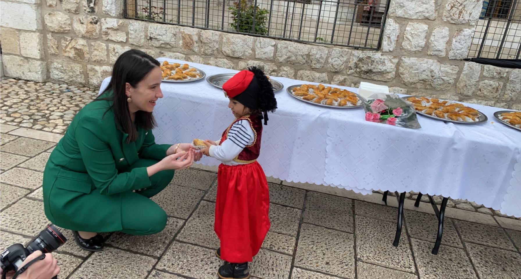 Gradonačelnica Benjamina Karić sugrađanima dijelila baklave