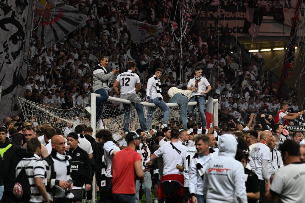 Ludilo na stadionu u Frankfurtu - Avaz