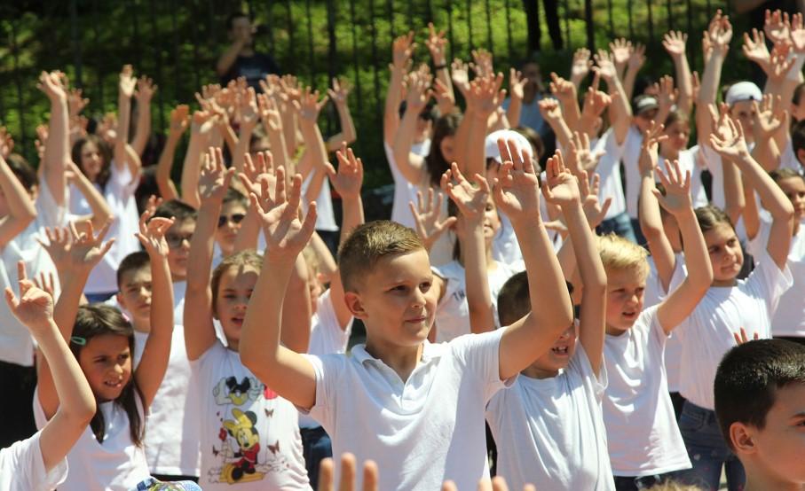 Učenici 27 odjeljenja skupa u glas pjevali - Avaz